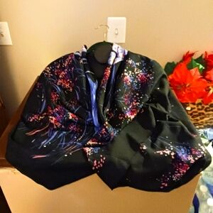 Women's Shawl Decorted With Beautful Peacock
